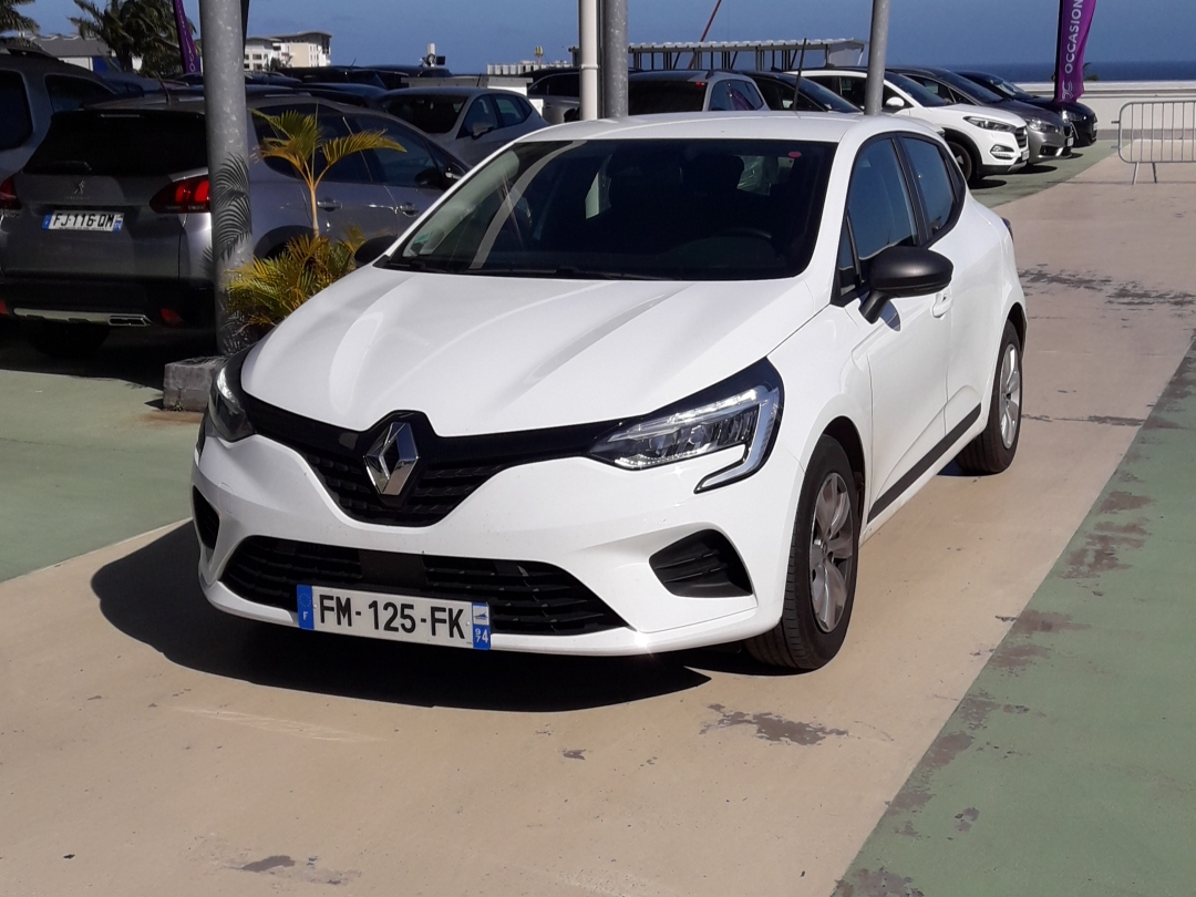 Voiture d’occasion RENAULT CLIO V ZEN 1.0 Tce 100CV année 2019 16400 km